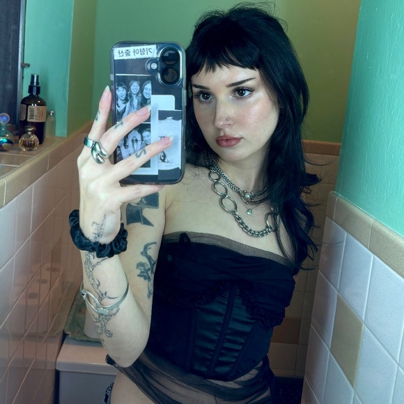 Meet your Posher, Ava - Picture 1 of 1